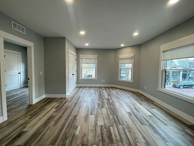 203 Warren Ave SE — Photo 16