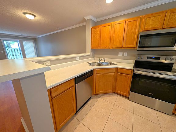 5th image of 13612 Meade Glen Ct