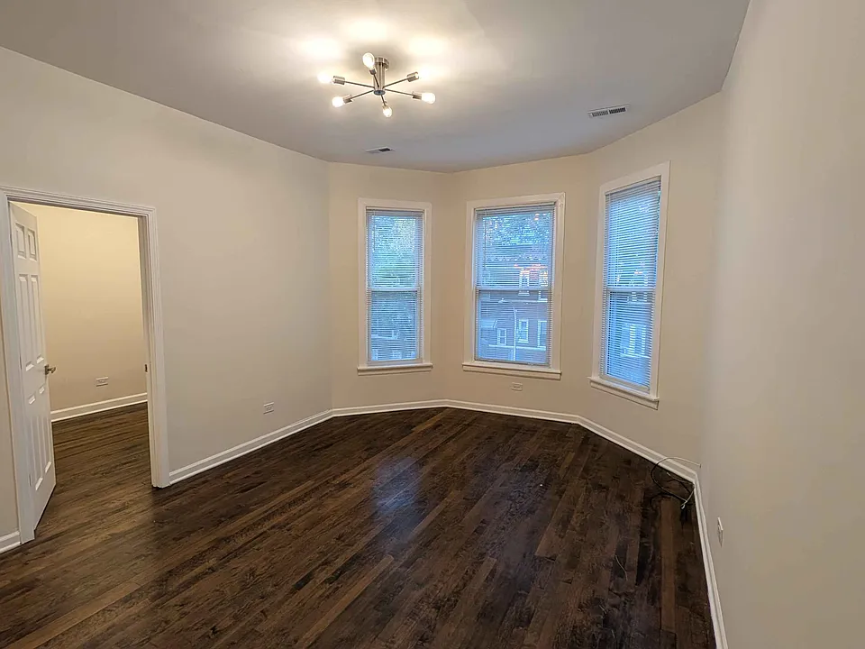 2302 N Hamlin Ave #2