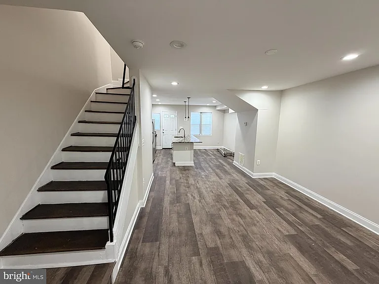 607 Cheraton Rd — Photo 3