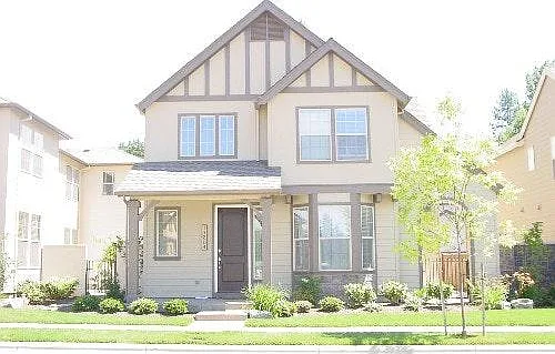 3 bed, 2.5 bath, 2326 sqft, $3,000 — Photo 1