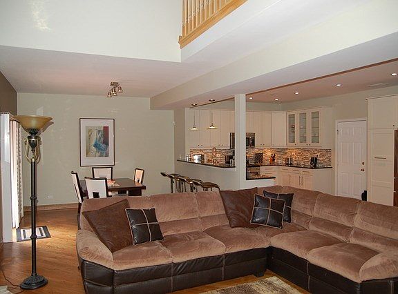 4th image of 620 Charlemagne Cir
