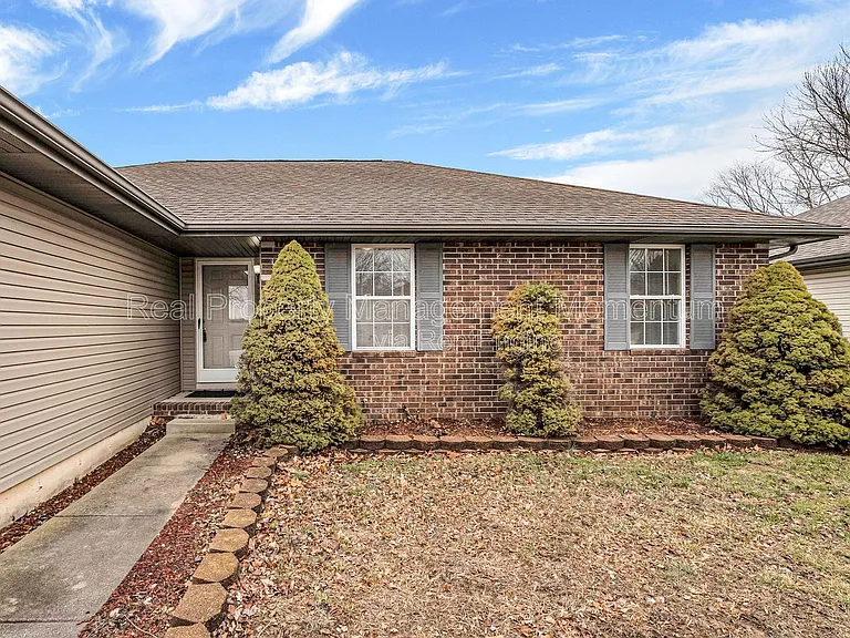 2671 N Cedar Ave — Photo 26