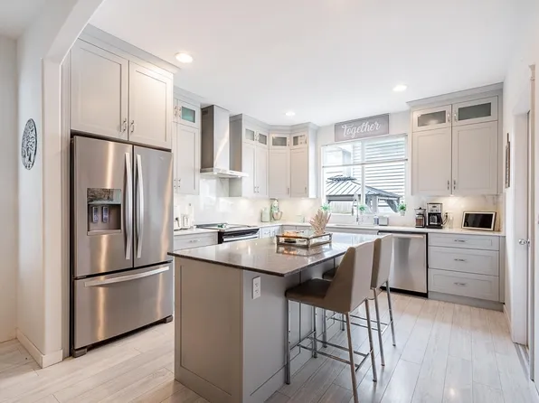 24365 102a Ave, Maple Ridge, BC V2W 2E3