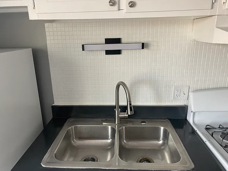 74 Yates Ave #3S — Photo 5