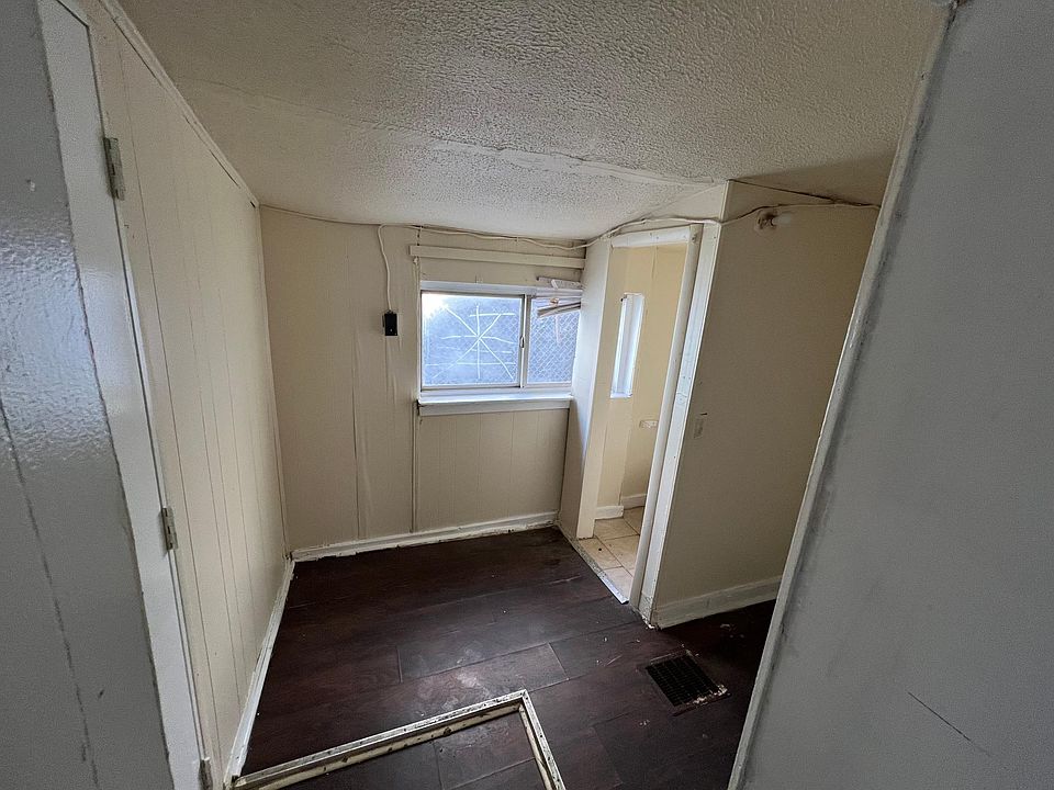 1st image of 3065 Joyce St