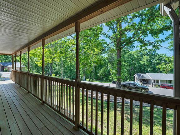 3rd image of 129 Kincardine Dr