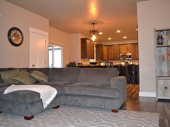 3rd image of 9060 S Jordan Oaks Dr