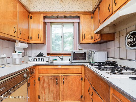 4th image of 66 Ardsley St