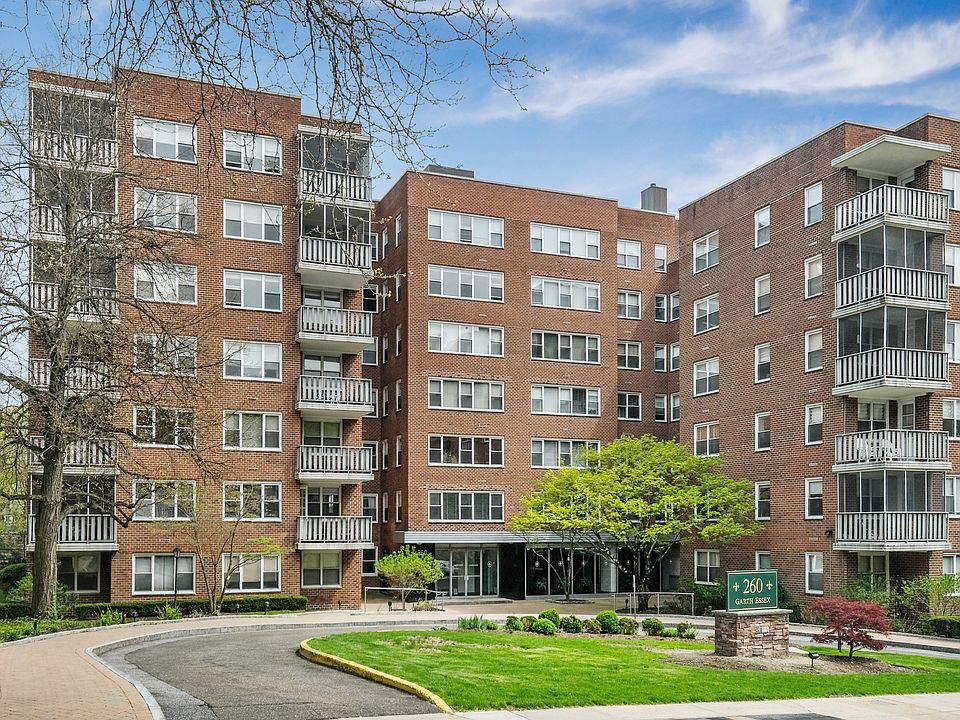 Welcome to 260 Garth Road #34B!