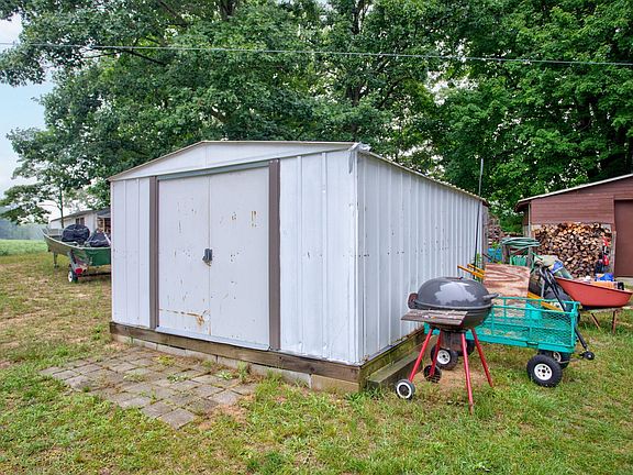 3rd image of 6605 Janet Dr