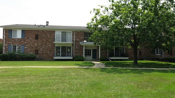 1st image of 448 Fox Hills Dr N #A-8-1