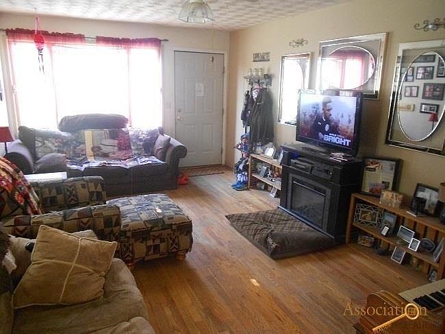 1st image of 409 Kingsbury St
