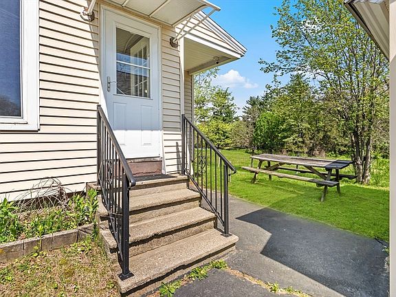 4th image of 17 Moose Brook Rd