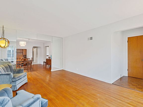 4th image of 5618 N California Ave