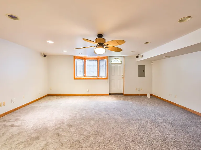 9898 Wistaria St — Photo 12