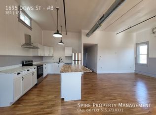 1695 Dows St #B, Ely, IA 52227