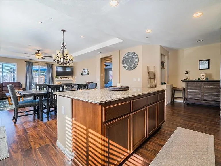 3261 Rogue River Dr — Photo 3