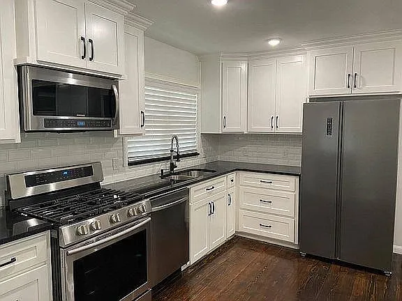 3 bed, 3.0 bath, 1947 sqft, $2,800 — Photo 3
