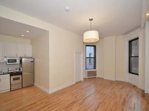 1061 Madison Avenue image 1 of 6