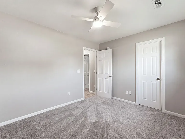 203 Green Acres St — Photo 14
