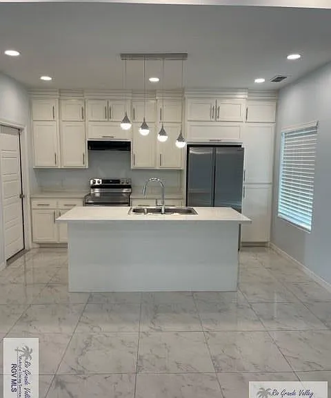 2904 Zeb Dr — Photo 4