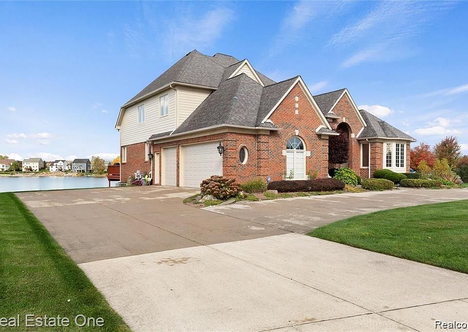 537 Eastlake Trl, Oxford, MI 48371 MLS 20230035716 Zillow