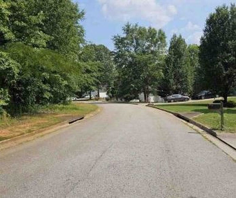 2nd image of 2010 Big Cypress Ln