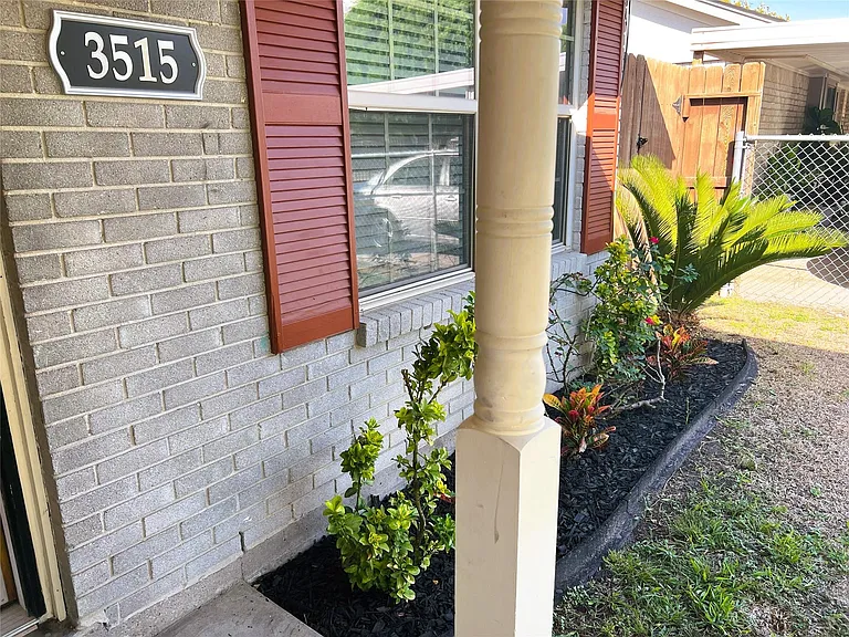 3515 Castledale Dr — Photo 4