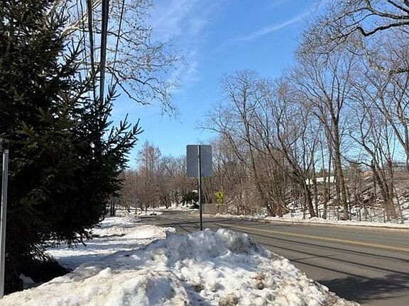 3rd image of 362 Davis Ave #3
