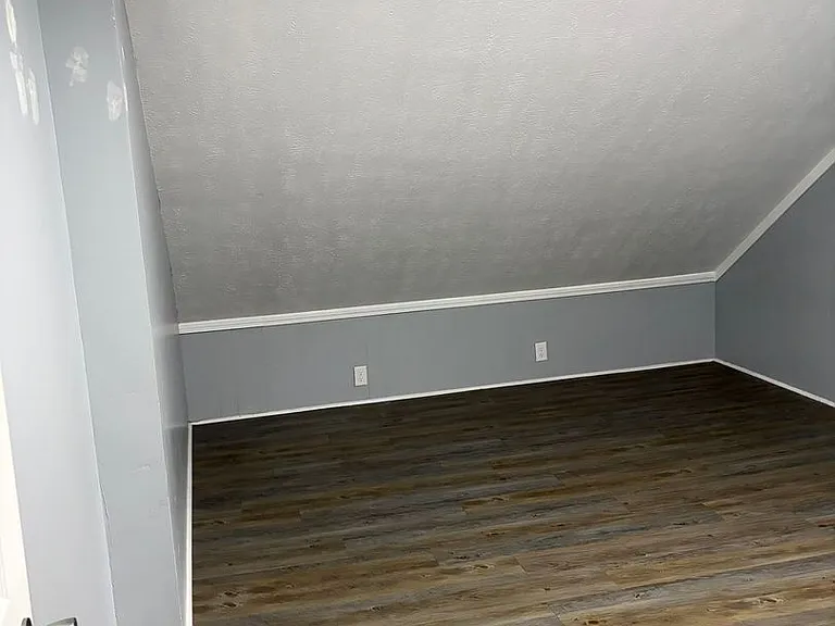724 W Elm St — Photo 69