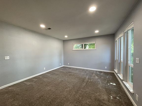 2nd image of 1 Carson St APT B