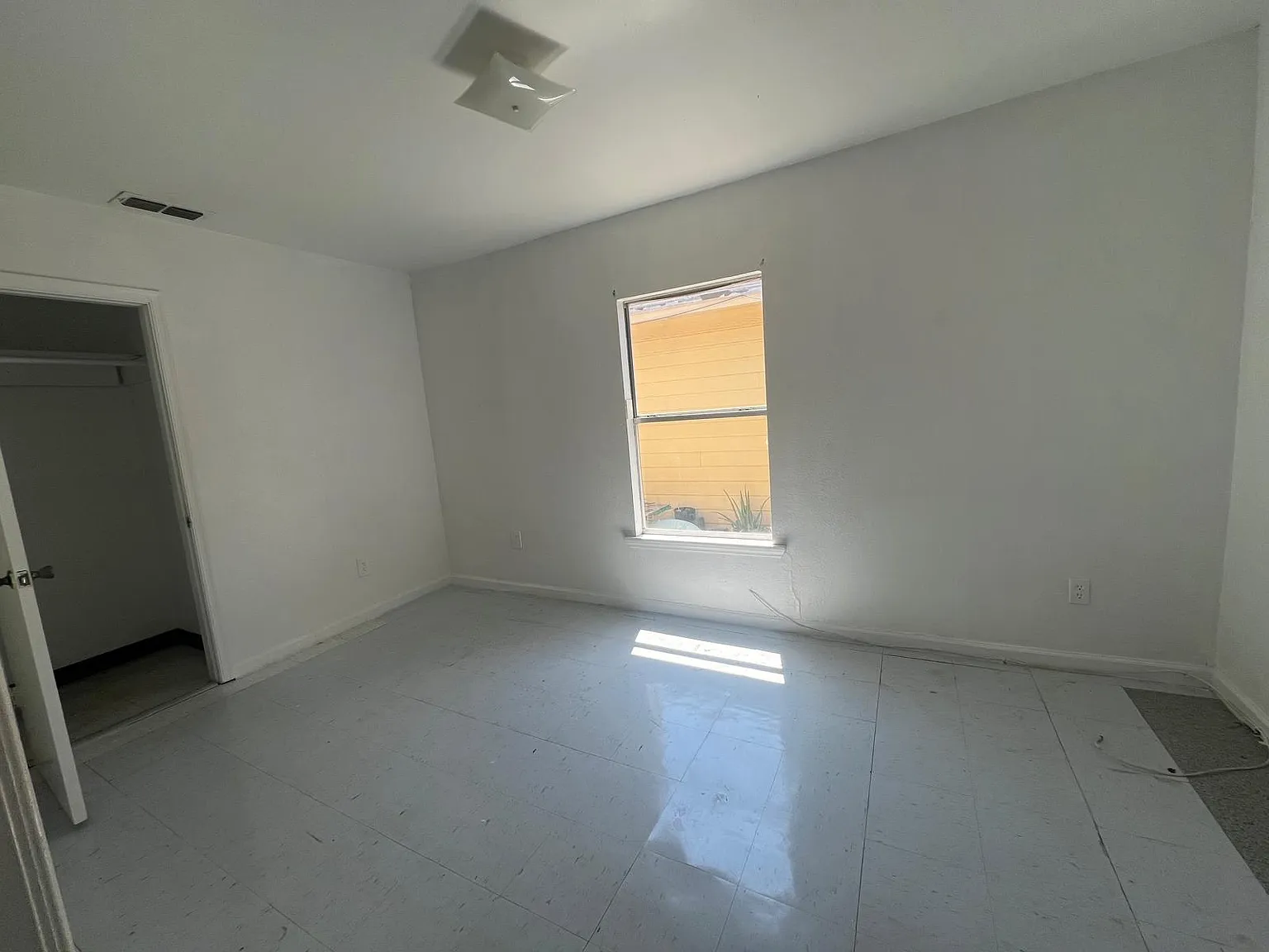 2 bed, 900 sqft, $1,050 — Photo 2