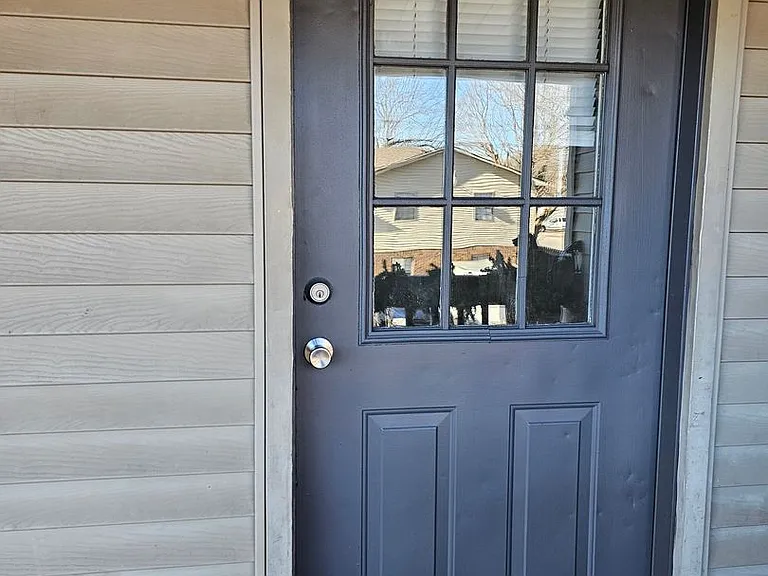 Spacious 4 Bedroom 2 Bath Upstairs unit! — Photo 9