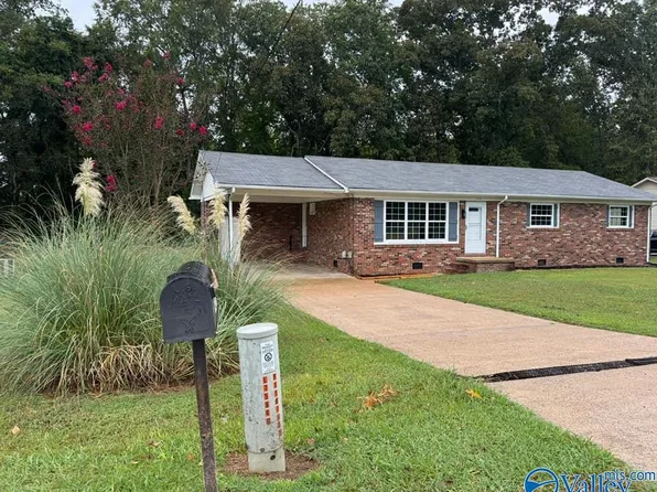 1112 Garden Dr, Scottsboro, AL 35768