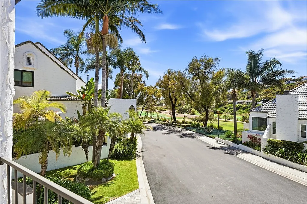 4 bed, 2.5 bath, 2573 sqft, $8,950 — Photo 3