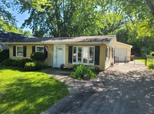 2604 Forestwood Dr, McHenry, IL 60051