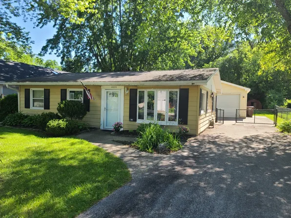 2604 Forestwood Dr, McHenry, IL 60051