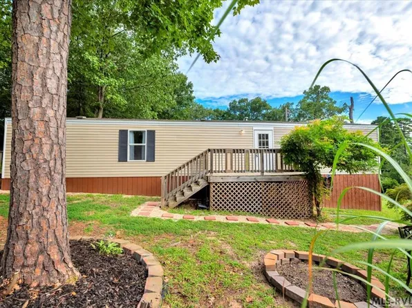 828 Hawthorne Dr, Bracey, VA 23919