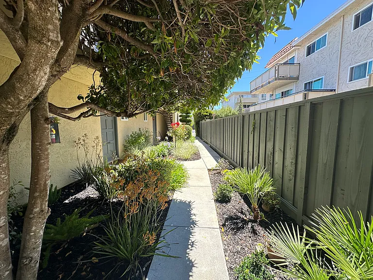 1336 Palos Verdes Dr #5 — Photo 24