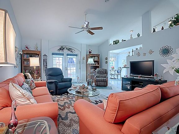 3rd image of 25332 Crestwater Dr