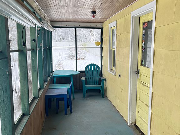 Three seasons room off of garage