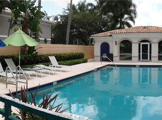 5365 Cove Cir, Naples, FL 34119