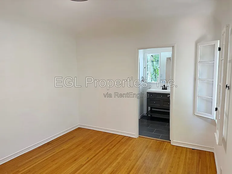 1016 1/2 S Crescent Heights Blvd — Photo 8