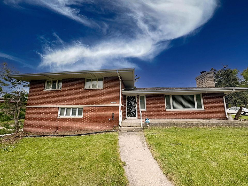 1st image of 642 E 54th Pl