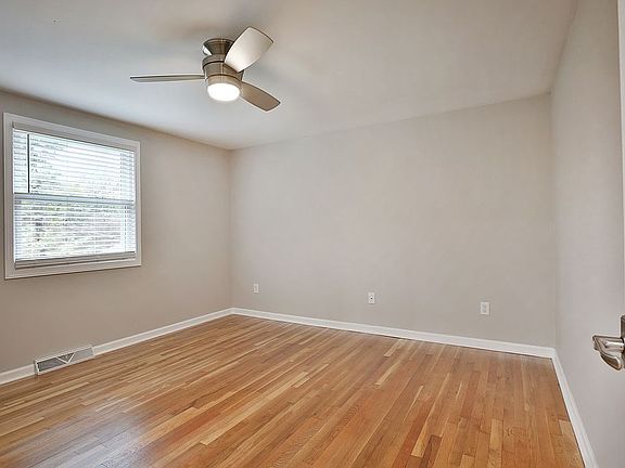 5th image of 202 Sanbridge Cir