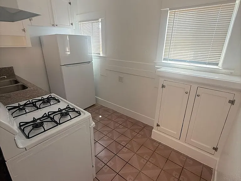 1210 Hoffman Ave — Photo 5