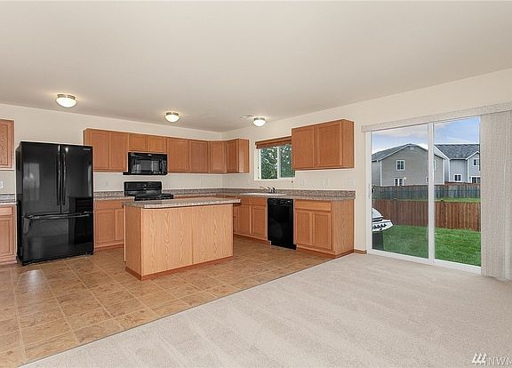 3rd image of 17913 17th Avenue Ct E