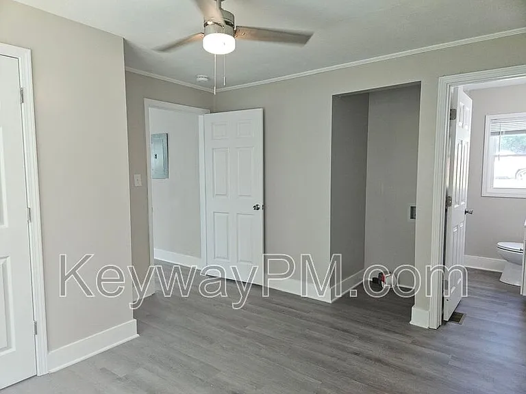 302 Crystal Lake Dr — Photo 7