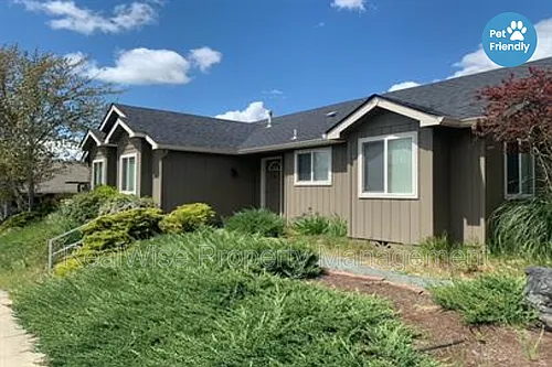 112 SE Independence Dr Photo 1